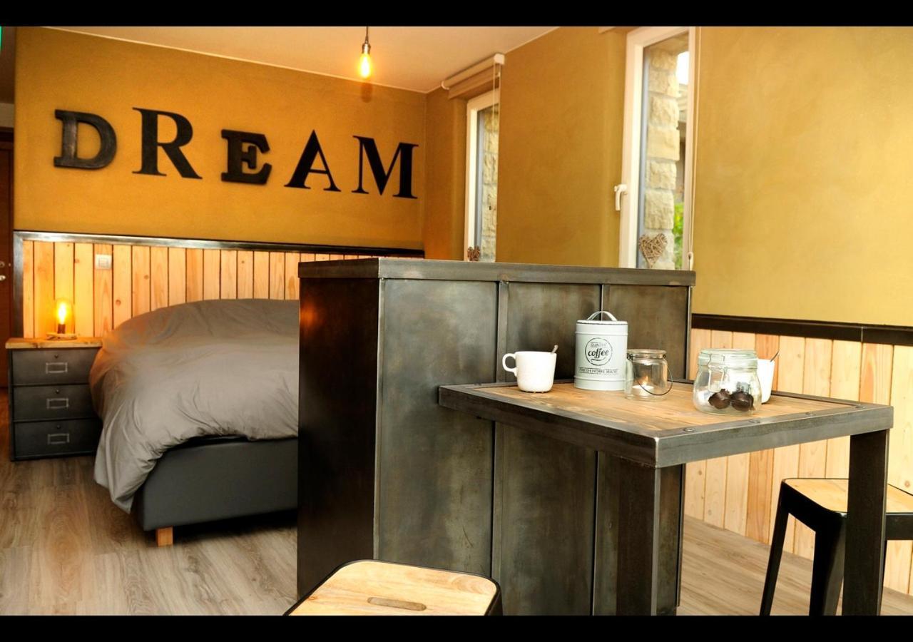 Bed and Breakfast Sur Le Tige Hamois Esterno foto